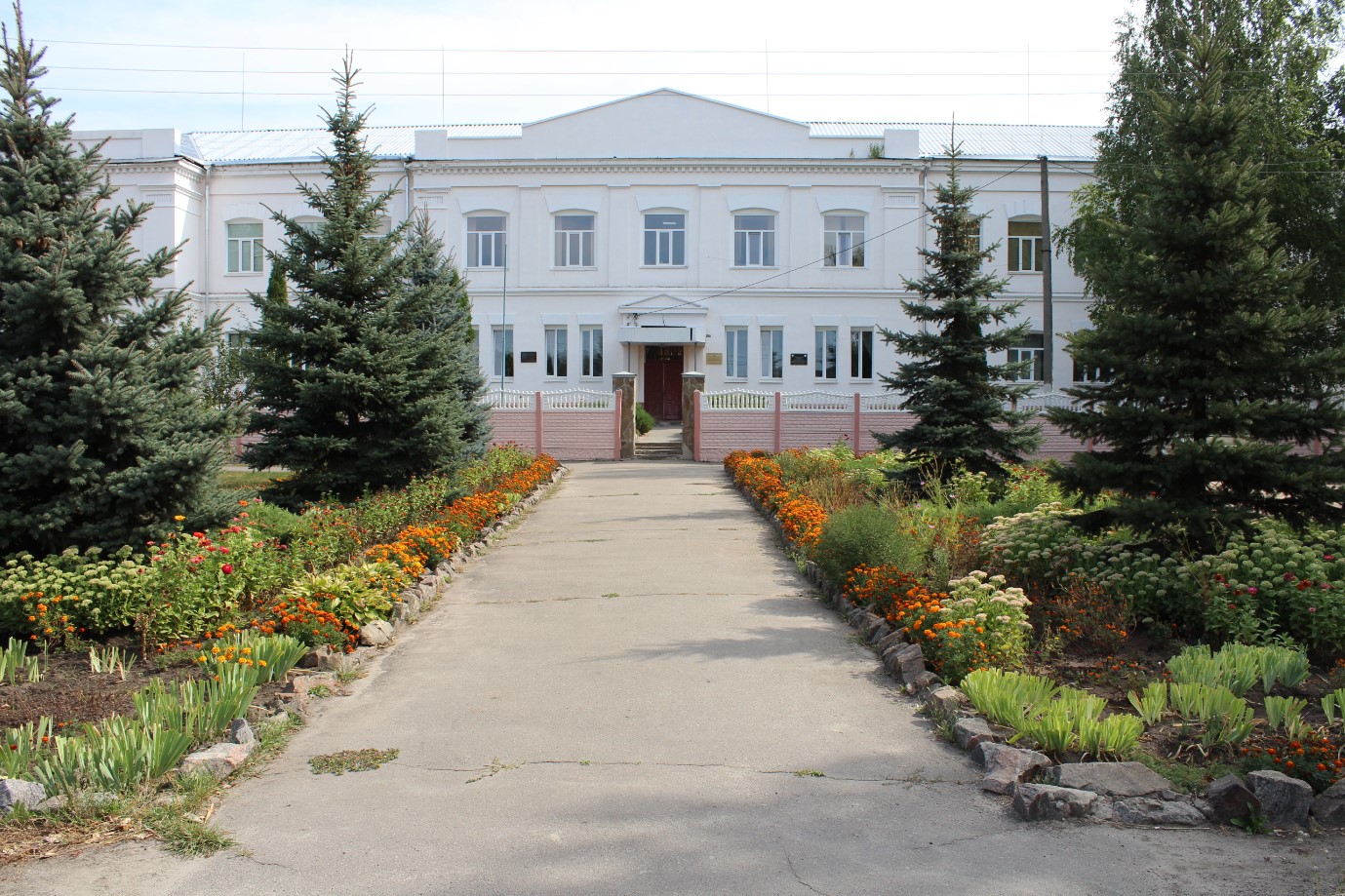 Заклад "Дергачівський ліцей №1 імені Данила Бакуменка"