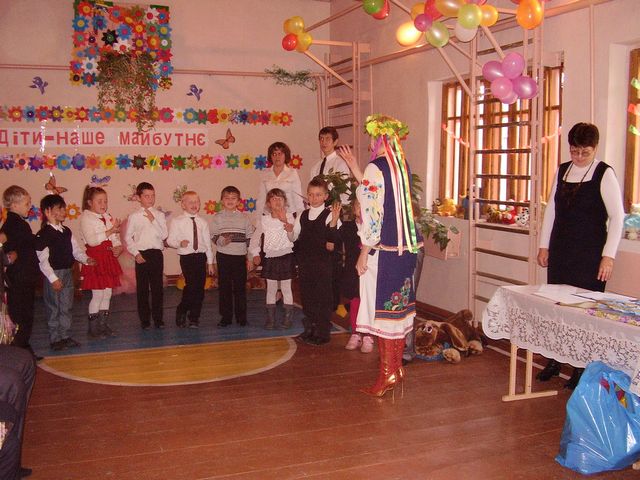 НВК «ЗОШ І-ІІ ступенів – дитячий садок» з поглибленим вивченням іноземних мов