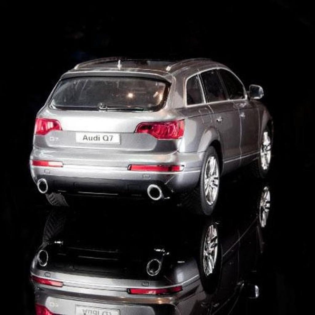 Автомобиль XQ Audi Q7 (XQRC16-1AA)