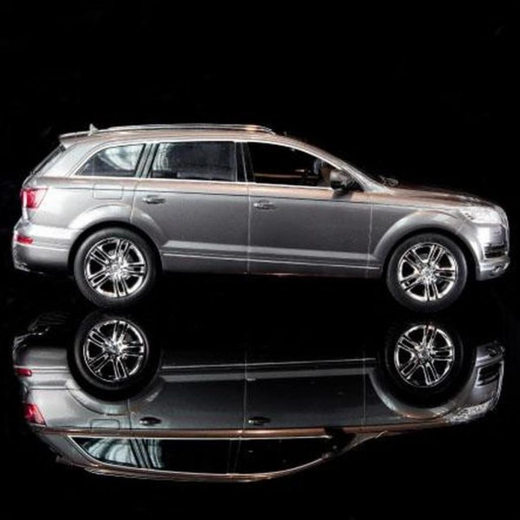 Автомобиль XQ Audi Q7 (XQRC16-1AA)